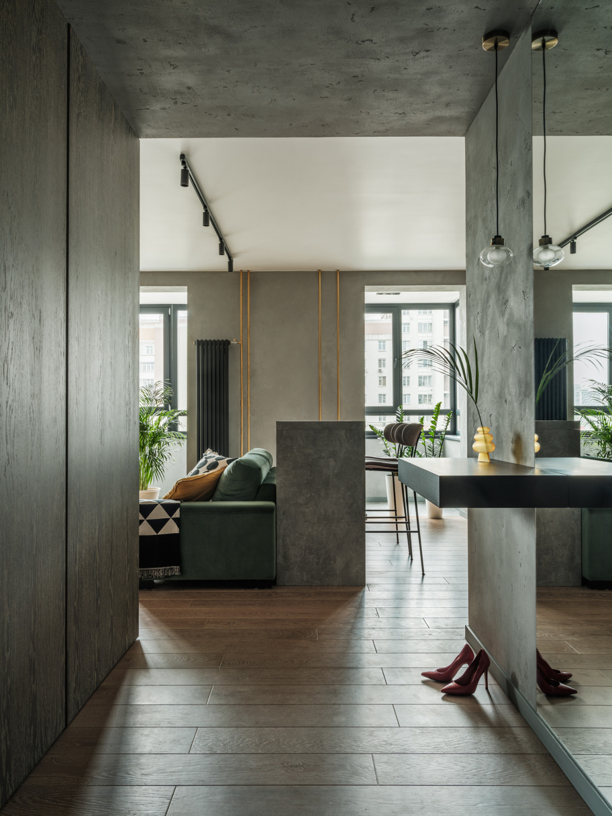 Houzz тур: Студия с бетоном и золотой кухней