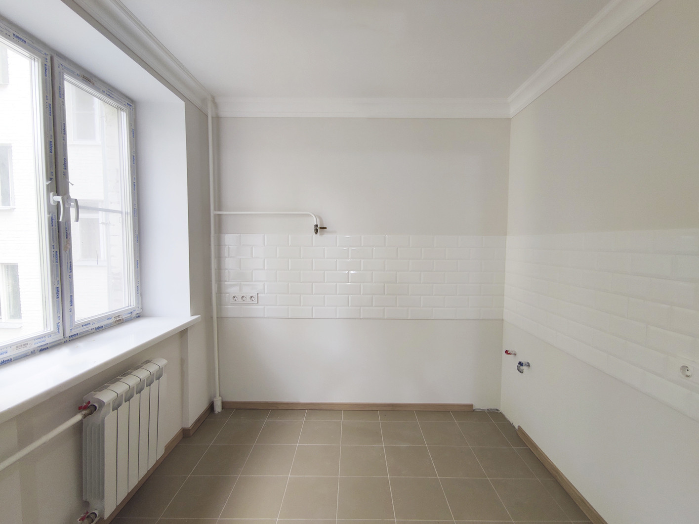 Небольшая кухня без мебели