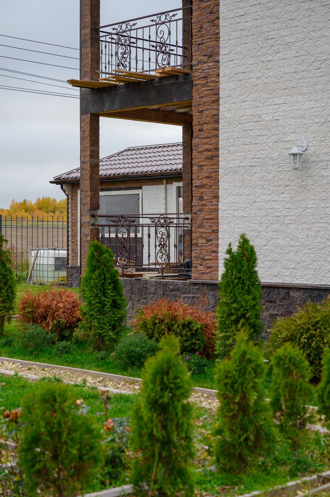 Ломоносовский район Санкт-Петербурга. Дом для семьи с шестью детьми.