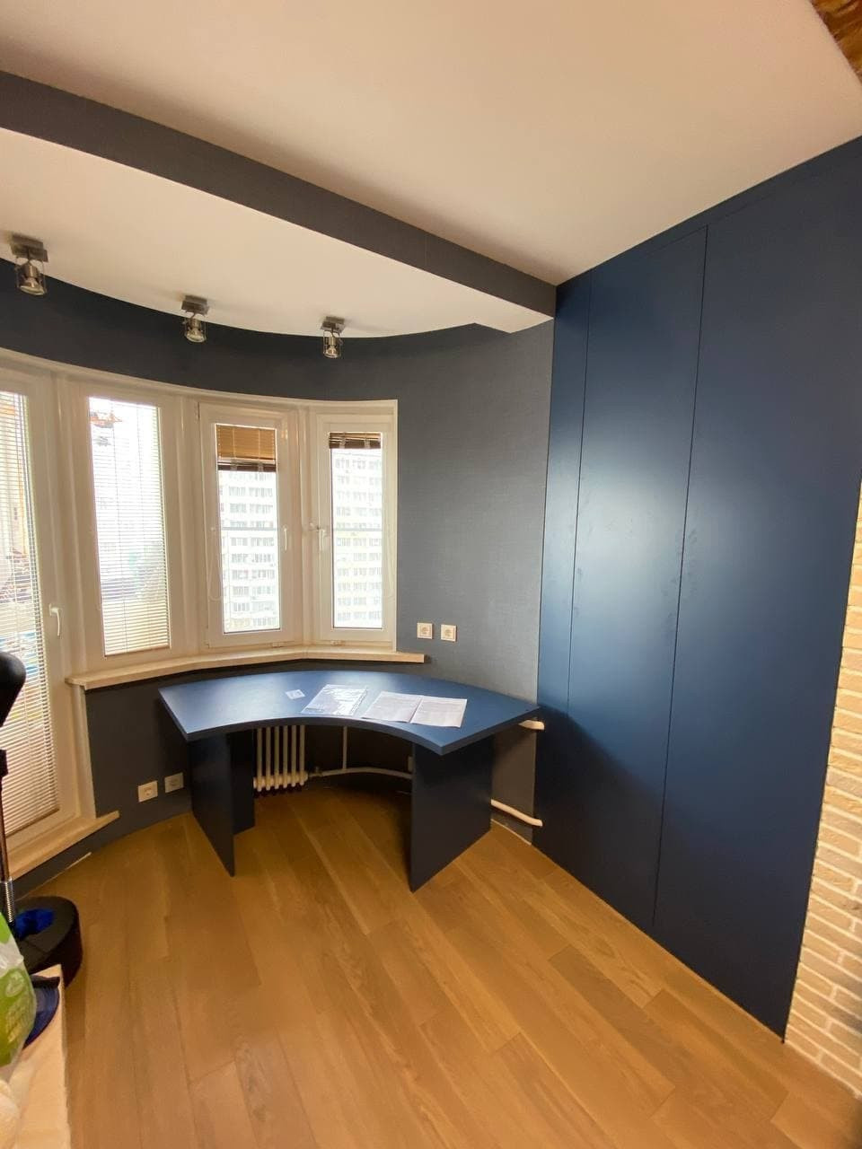 Рабочее место в эркерном пространстве