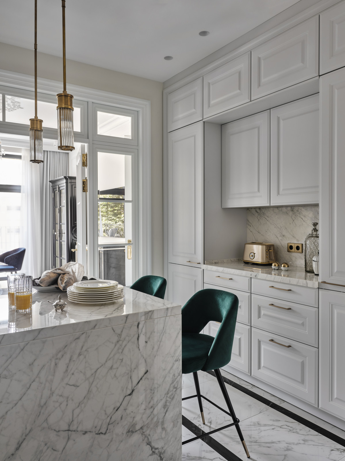 Houzz тур: Квартира во «французском» стиле с проходной кухней