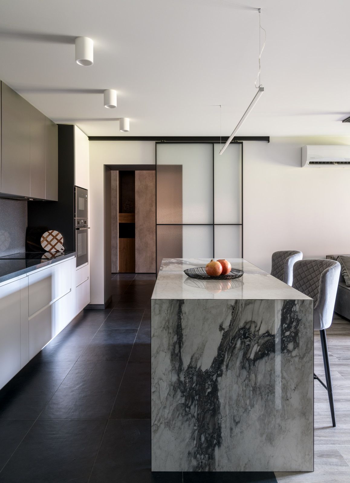 Квартира с гардеробной для коллекции кроссовок