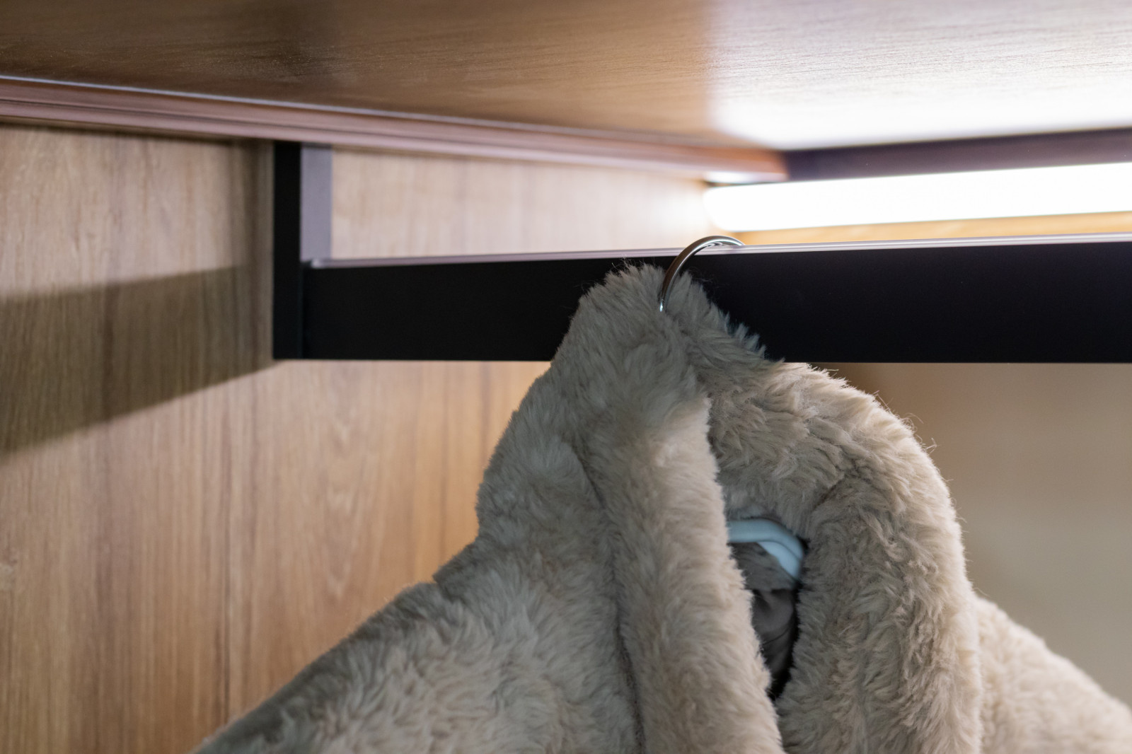 Подсветка в шкафу