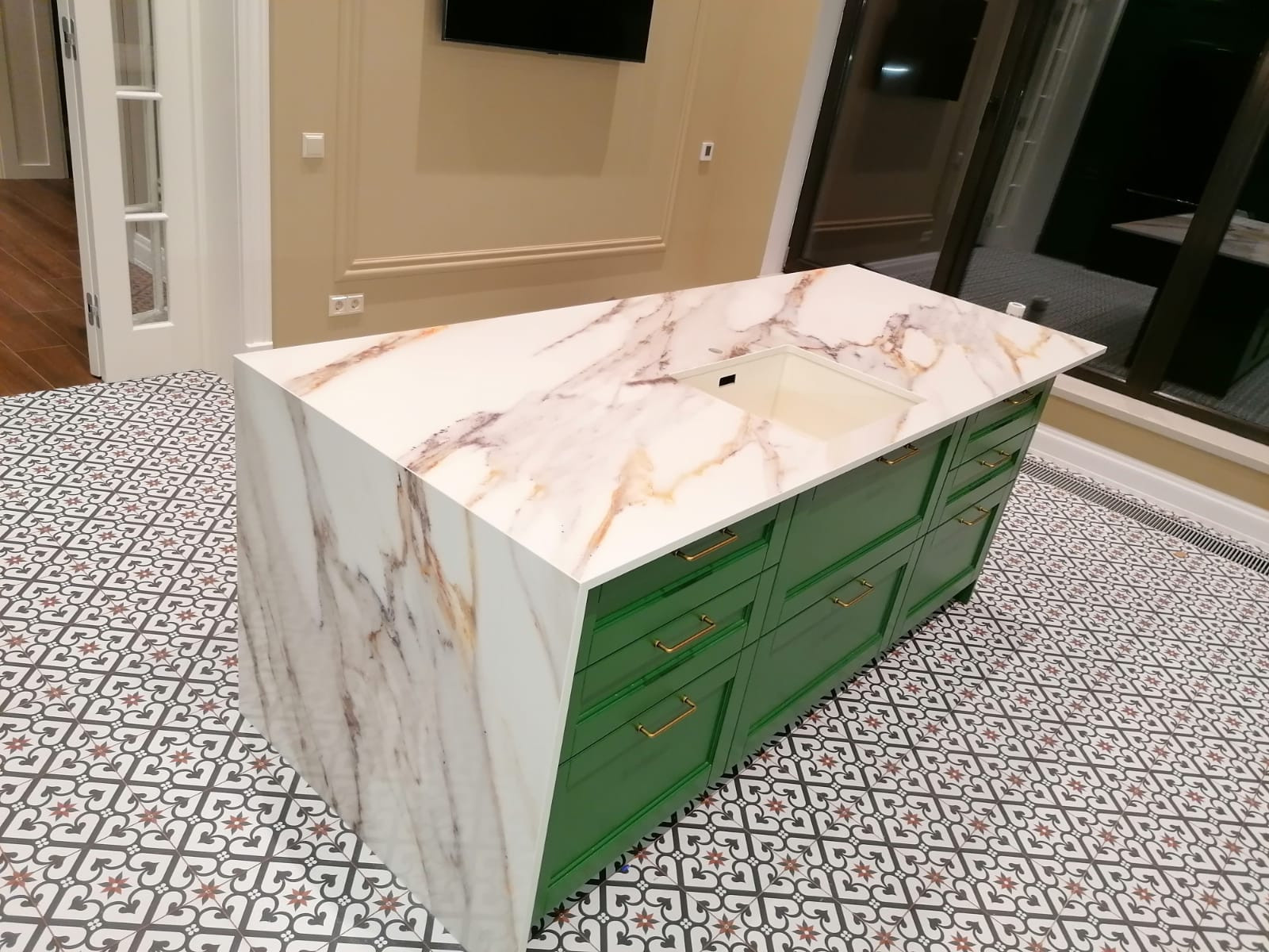 Остров Calacatta Oro EQBM 030