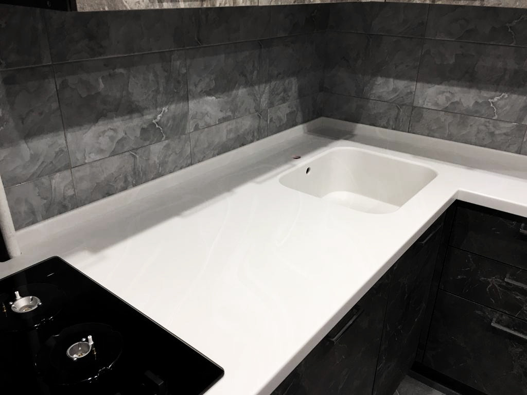Подоконник-столешница из искусственного камня Corian