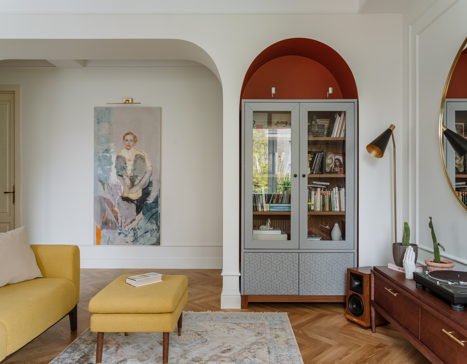 До и после: Микс неоклассики и 1960-х в квартире в центре Москвы