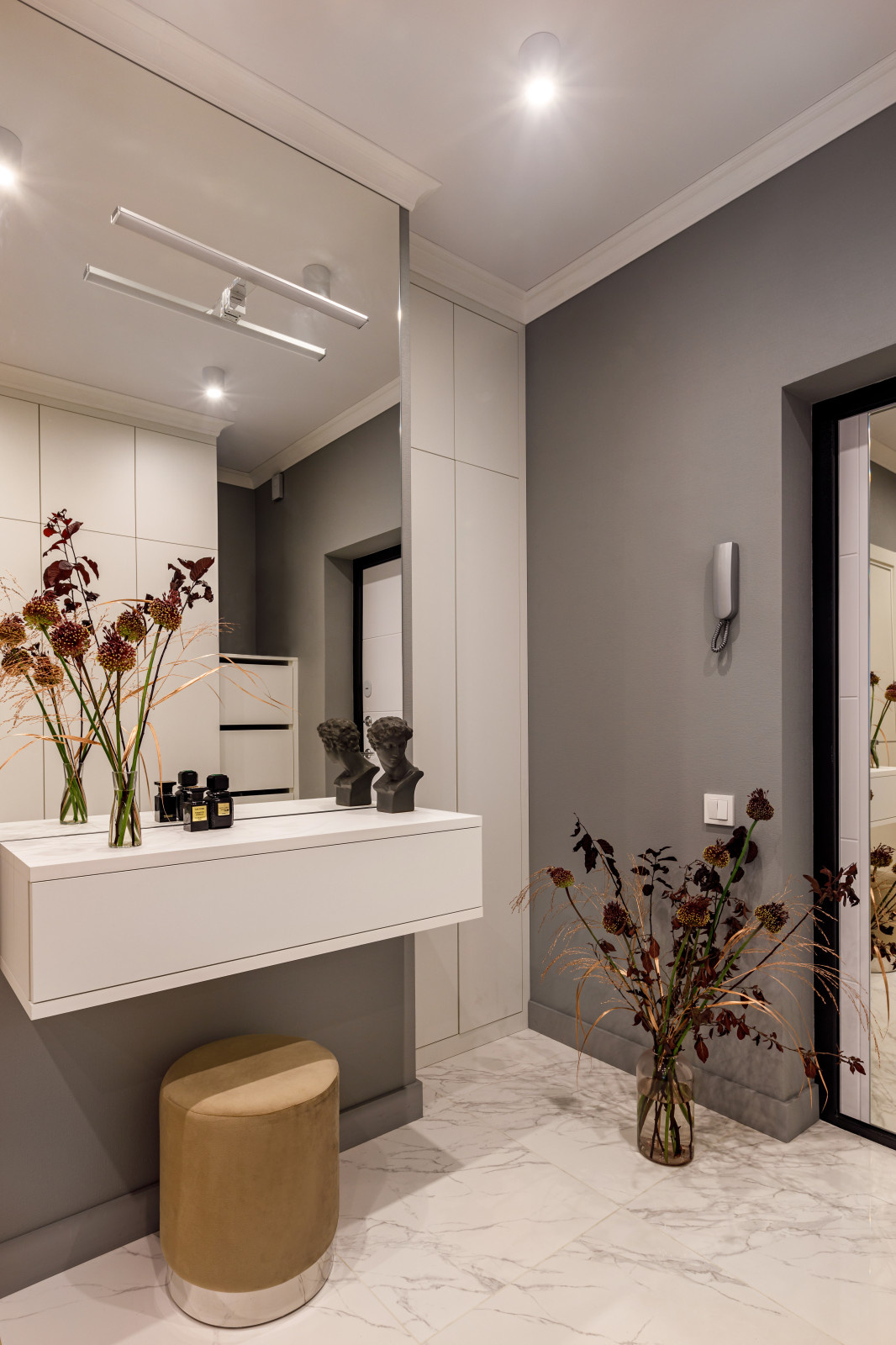 Private bachelor apartment