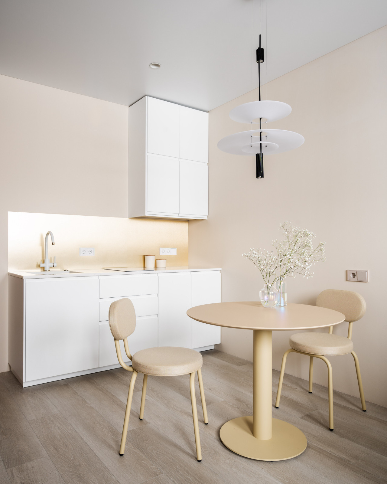 Houzz тур: 24 кв.м — студия с розовой прихожей и видом на Неву