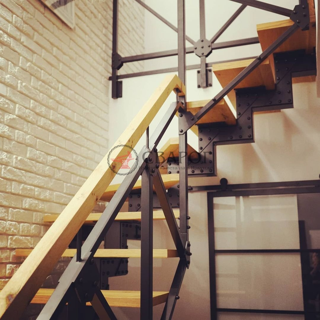 Интерьерная лестница «Wooden» на монокосоуре