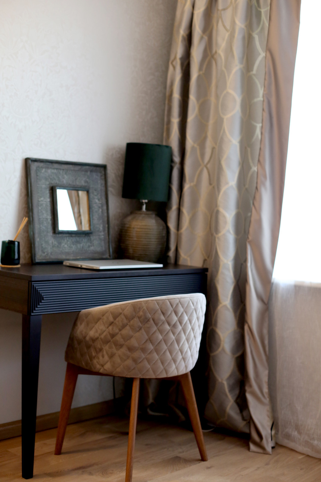 Walnut&blue apartment