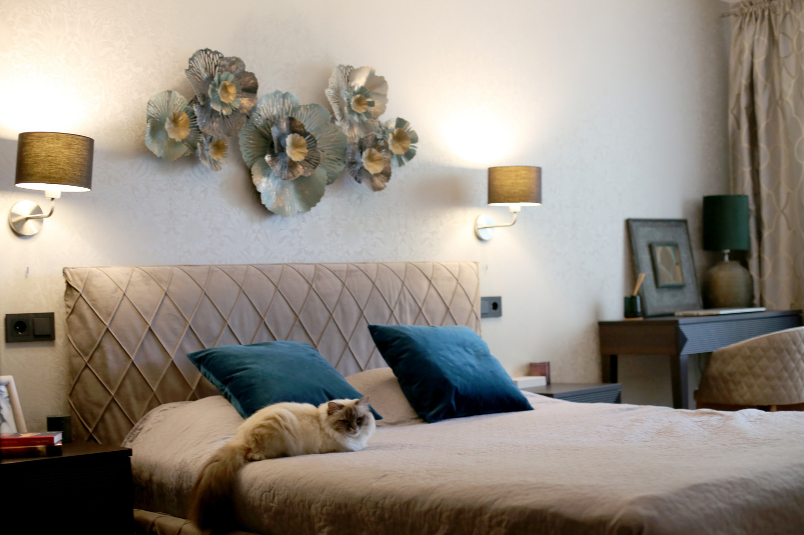 Walnut&blue apartment