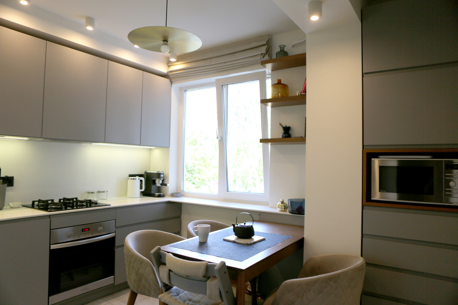 Walnut&blue apartment