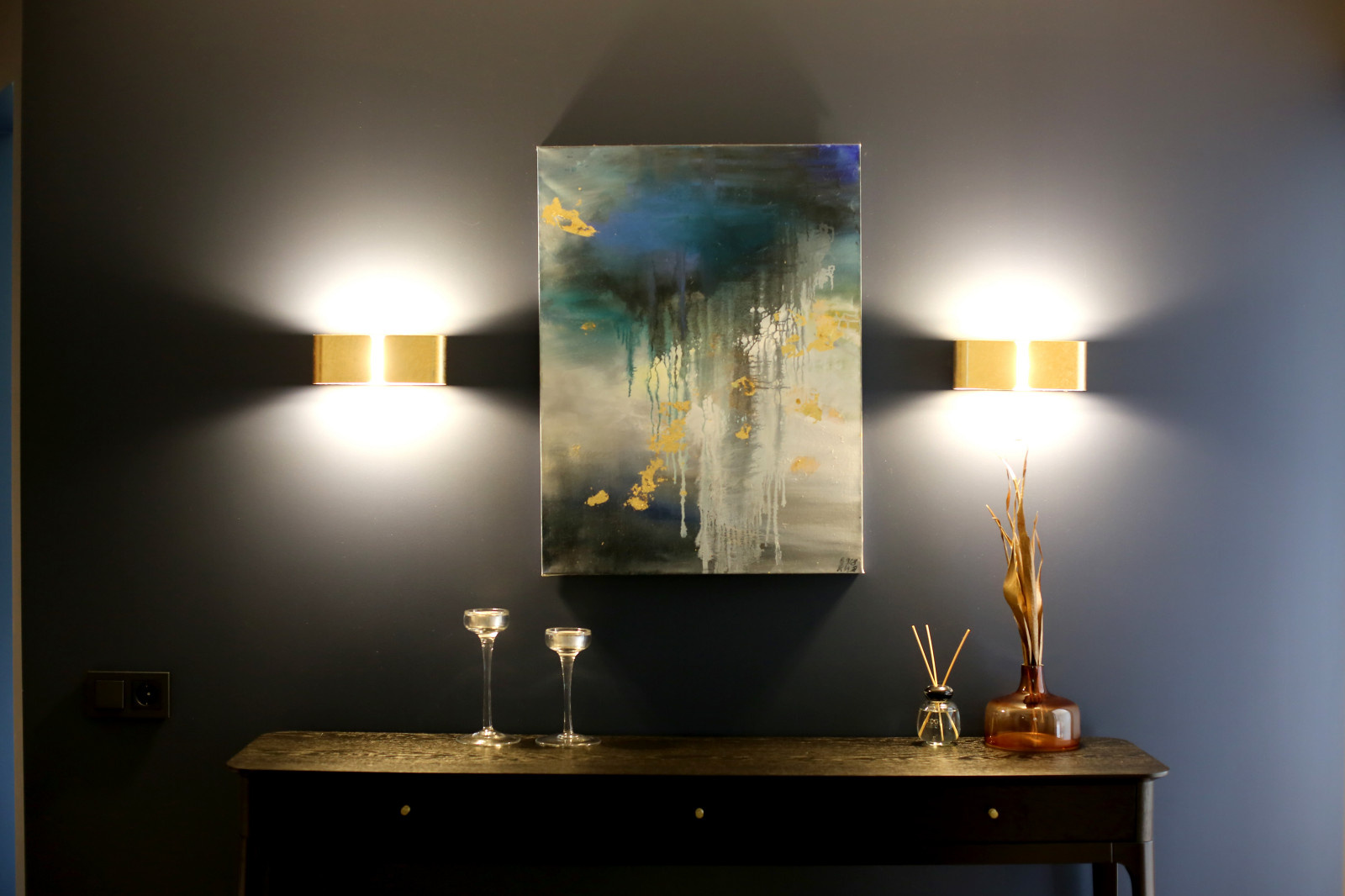 Walnut&blue apartment