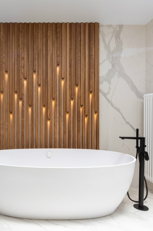 Деревянные рейки с торцевой подсветкой в ванной комнате - Дуб