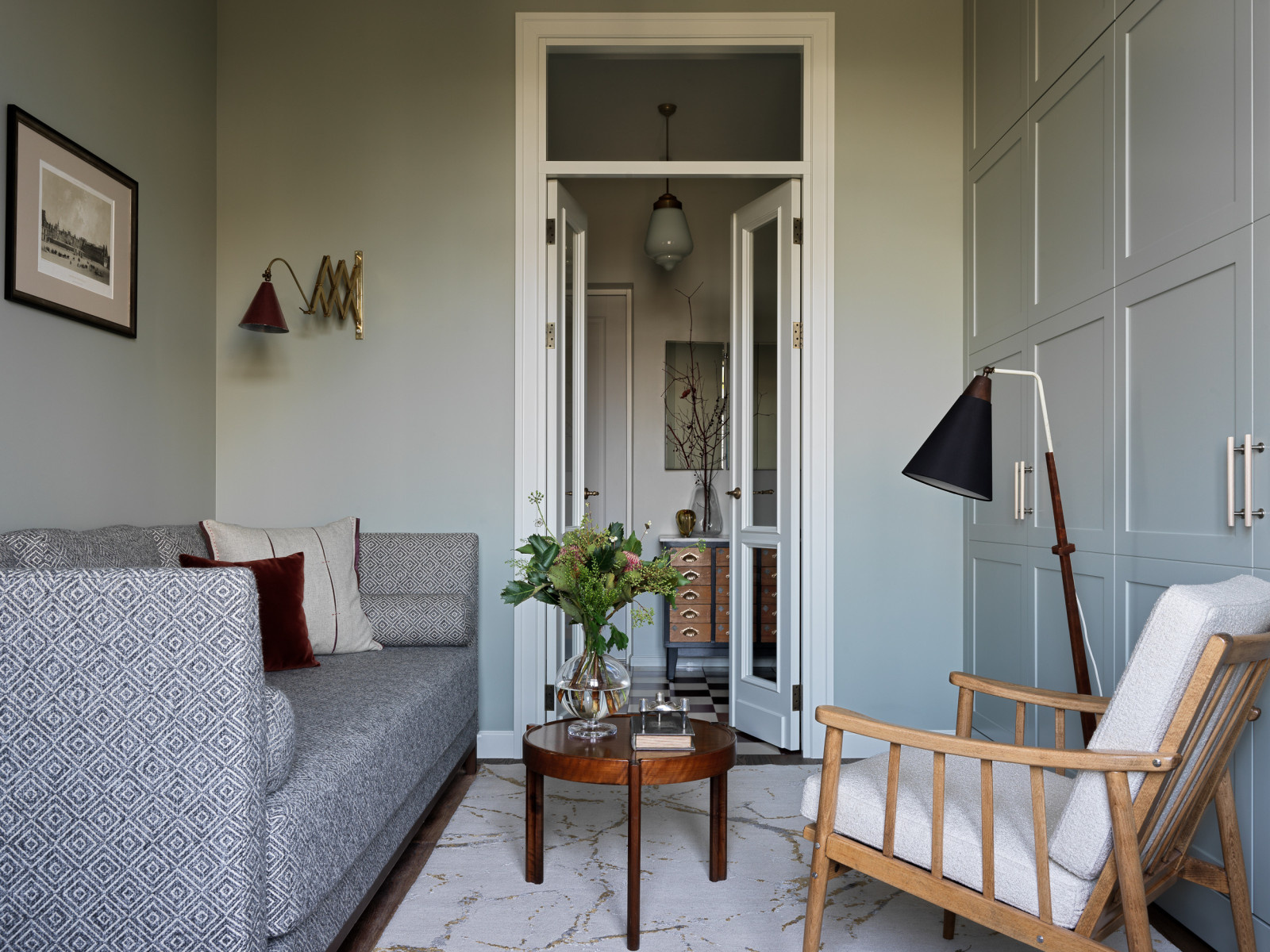 Houzz тур: Квартира со внутренним окном и винтажной мебелью