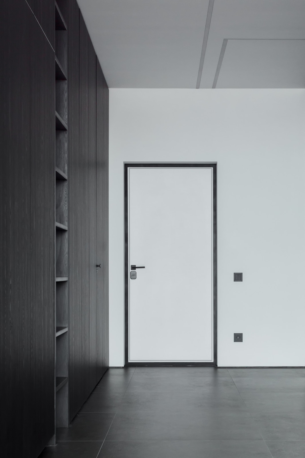 Houzz тур: 50 кв.м — чёрный интерьер с алыми акцентами