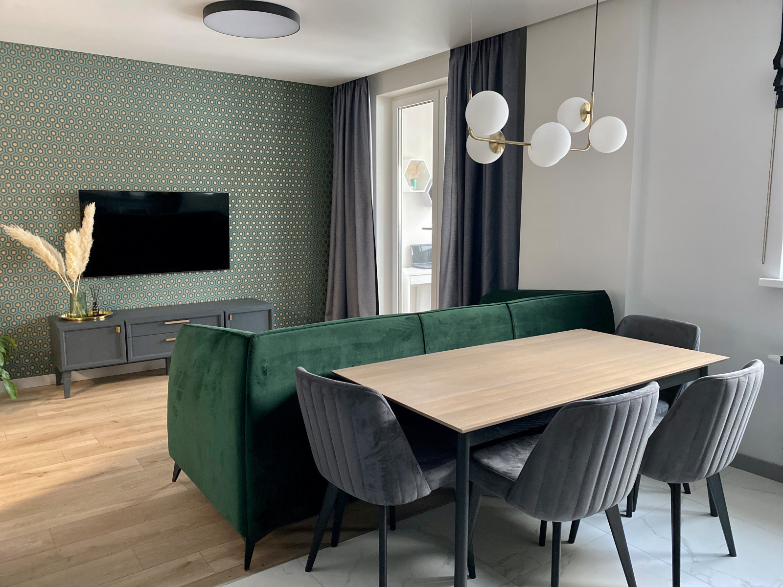 Contemporary apartment