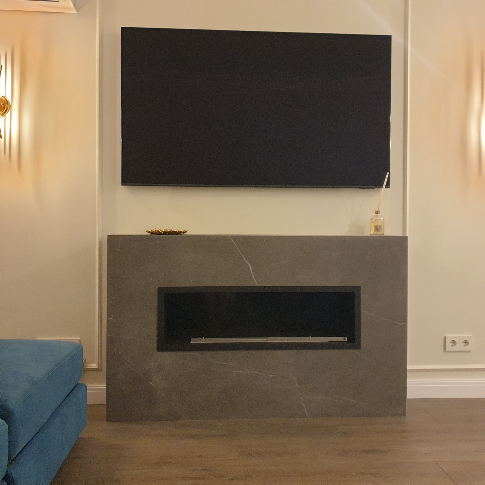 Powder rose neoclassic appartment