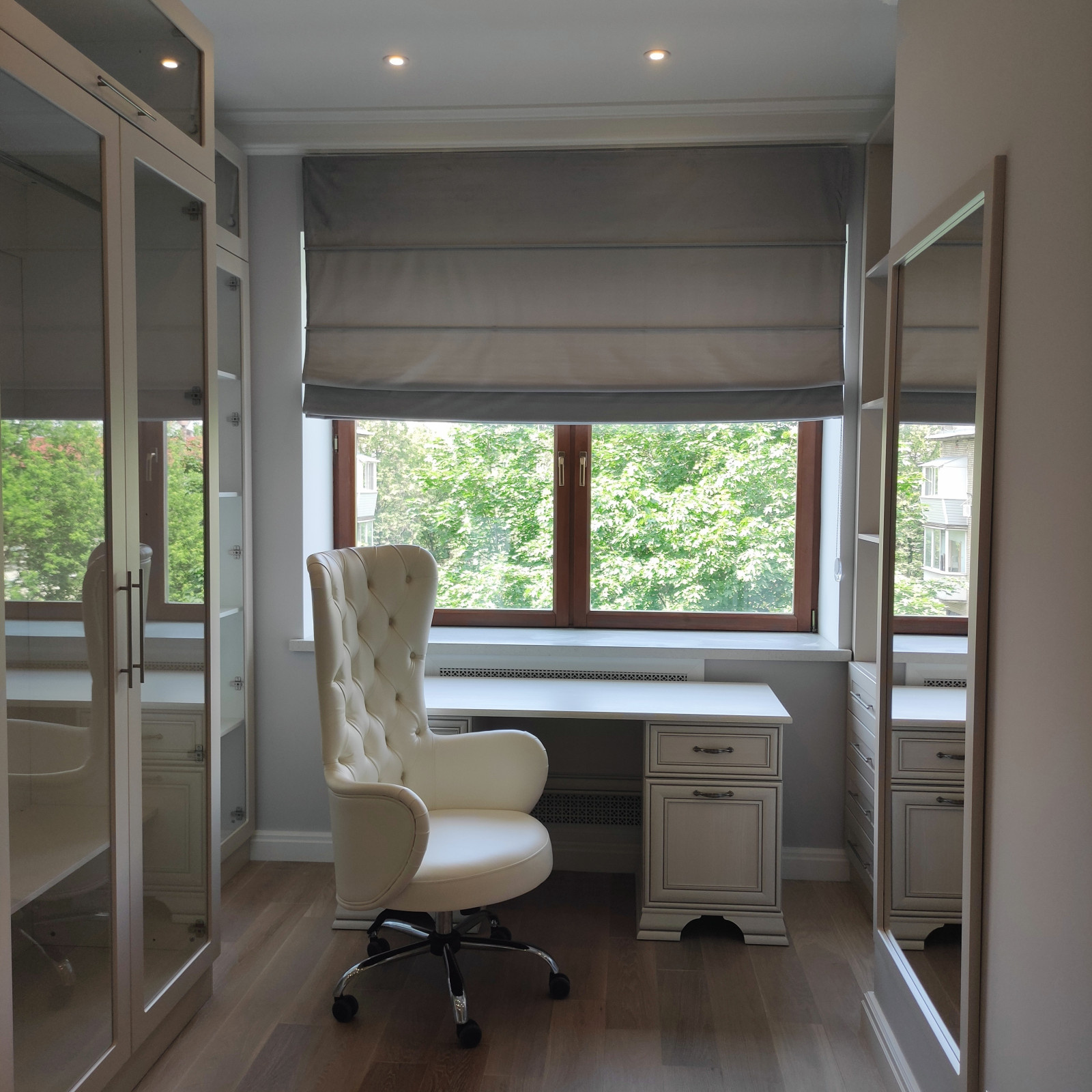 Двухуровневая светлая квартира в неоклассическом стиле