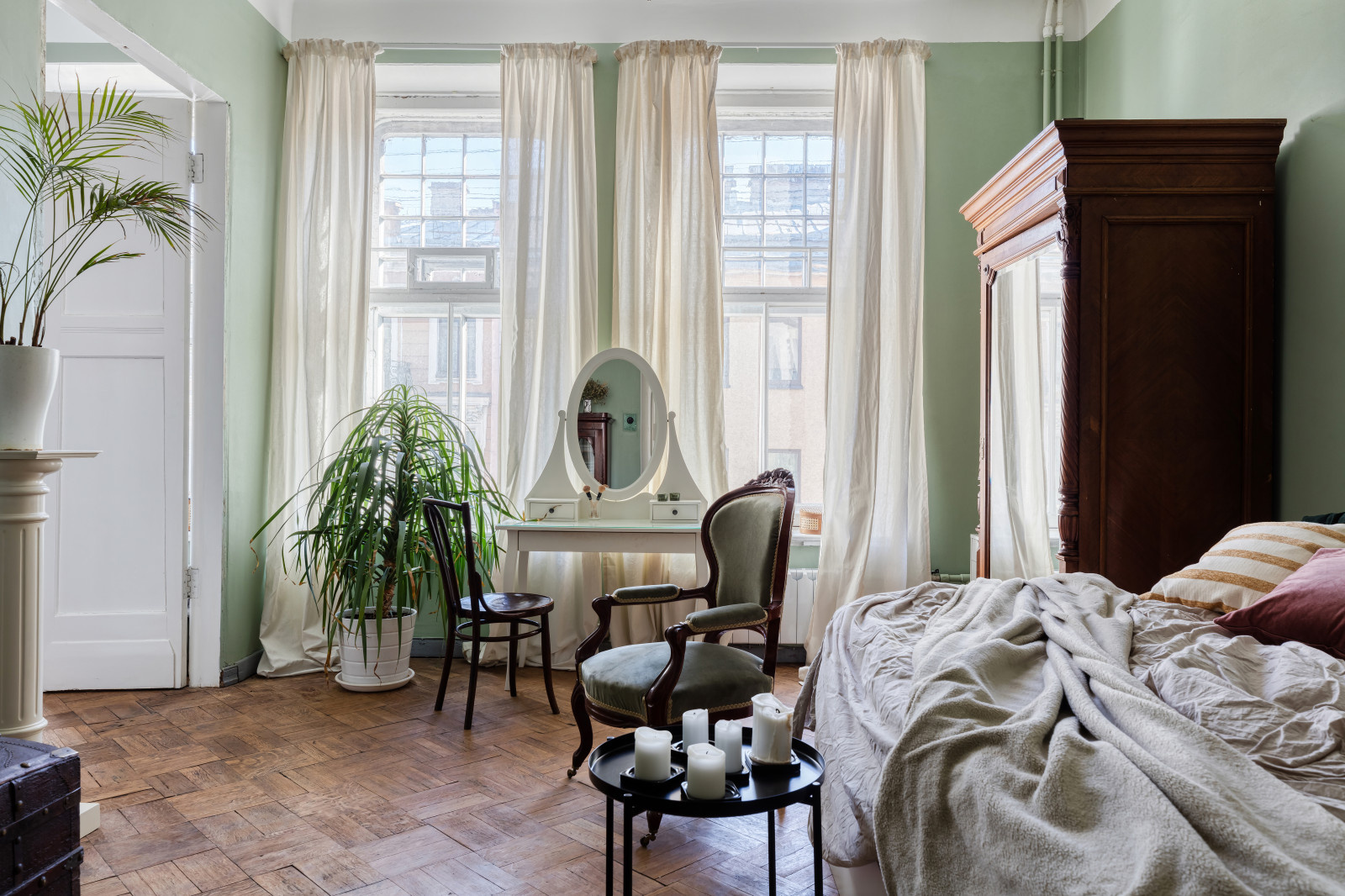 Квартира на Петроградской стороне в доме с совами