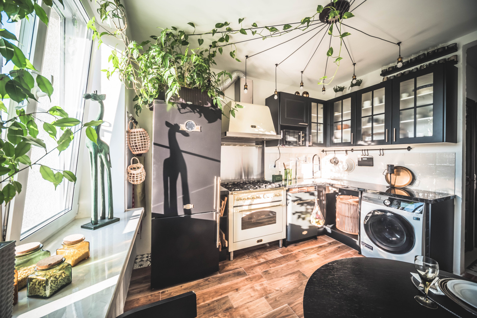 Небольшая стильная кухня в Москве, проект салона Kitchen Concept
