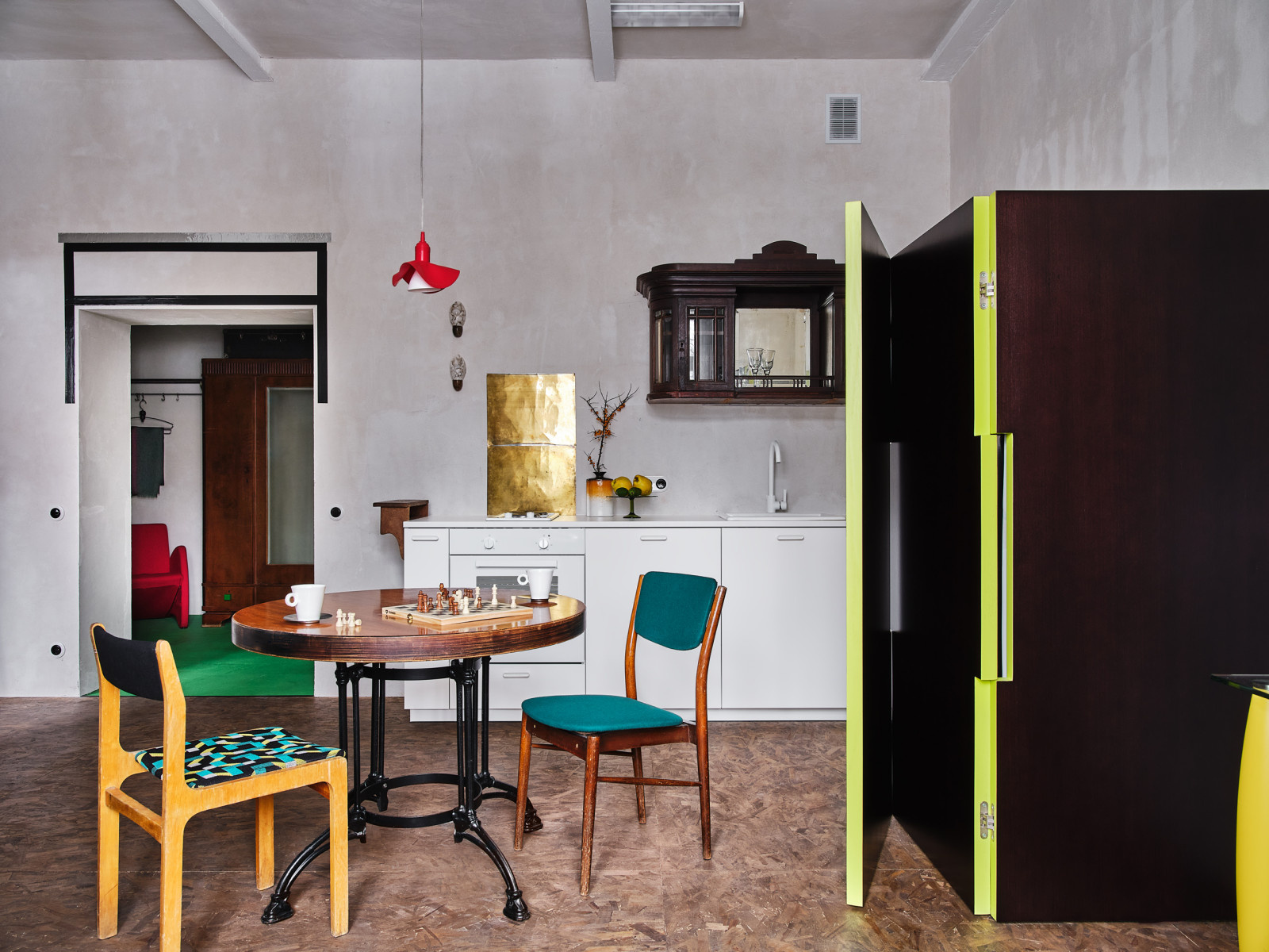 Houzz тур: Эффектный интерьер в рамках крошечного бюджета