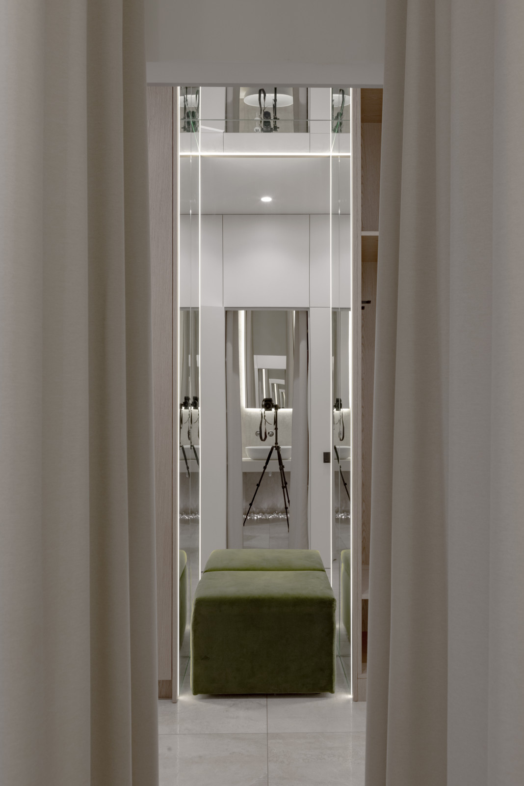 GREEN APARTMENT