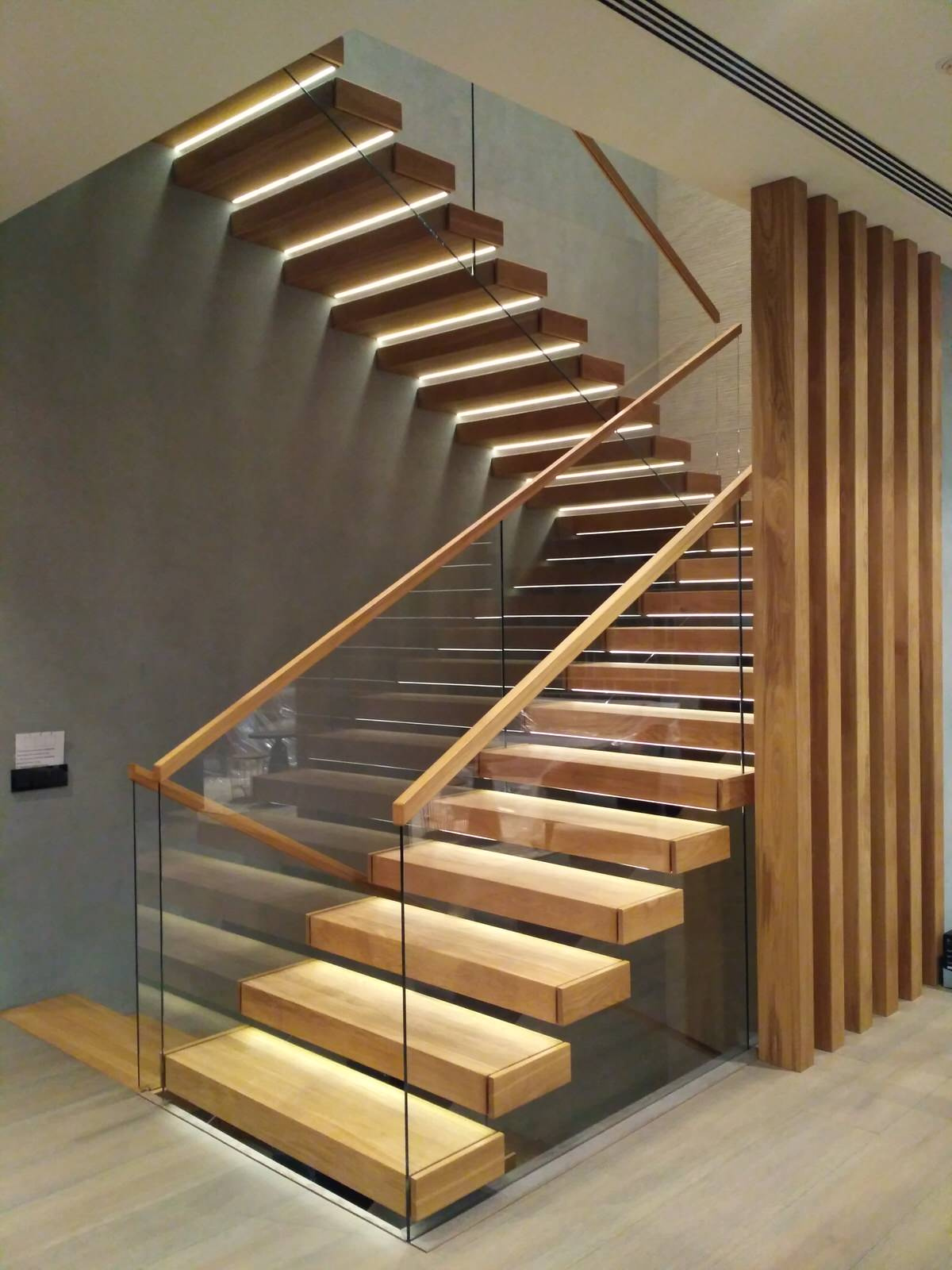 Фоновое изображение профиля Лестельер