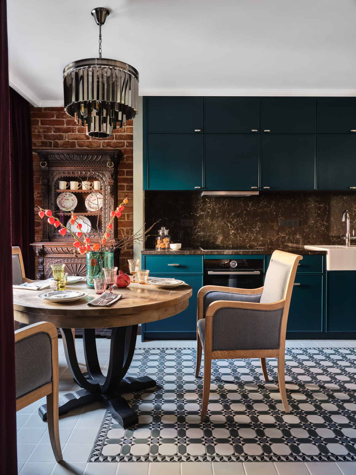 Обложка проекта: Необычный интерьер с антикварным декором