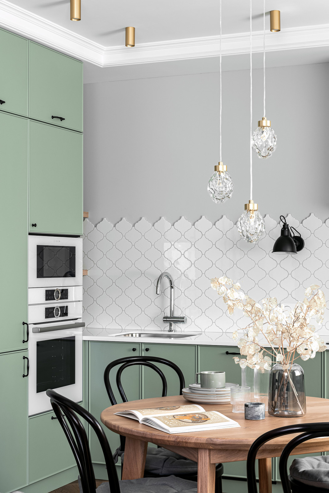 Квартира-студия для творческой девушки (47 кв. м.)