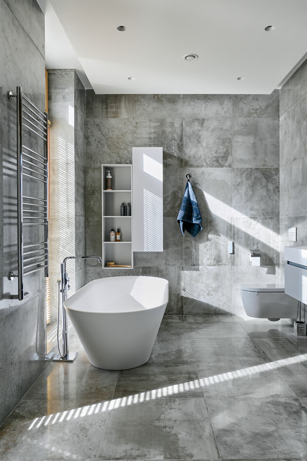 Houzz тур: Трехэтажный таунхаус с зимним садом для молодой семьи