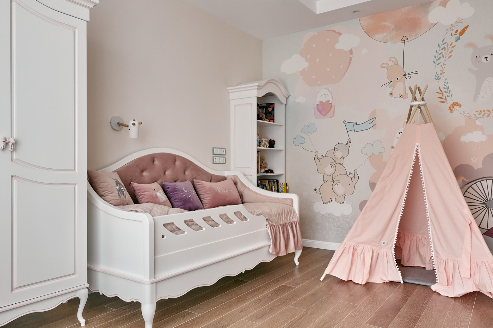 Houzz тур: Трехэтажный таунхаус с зимним садом для молодой семьи