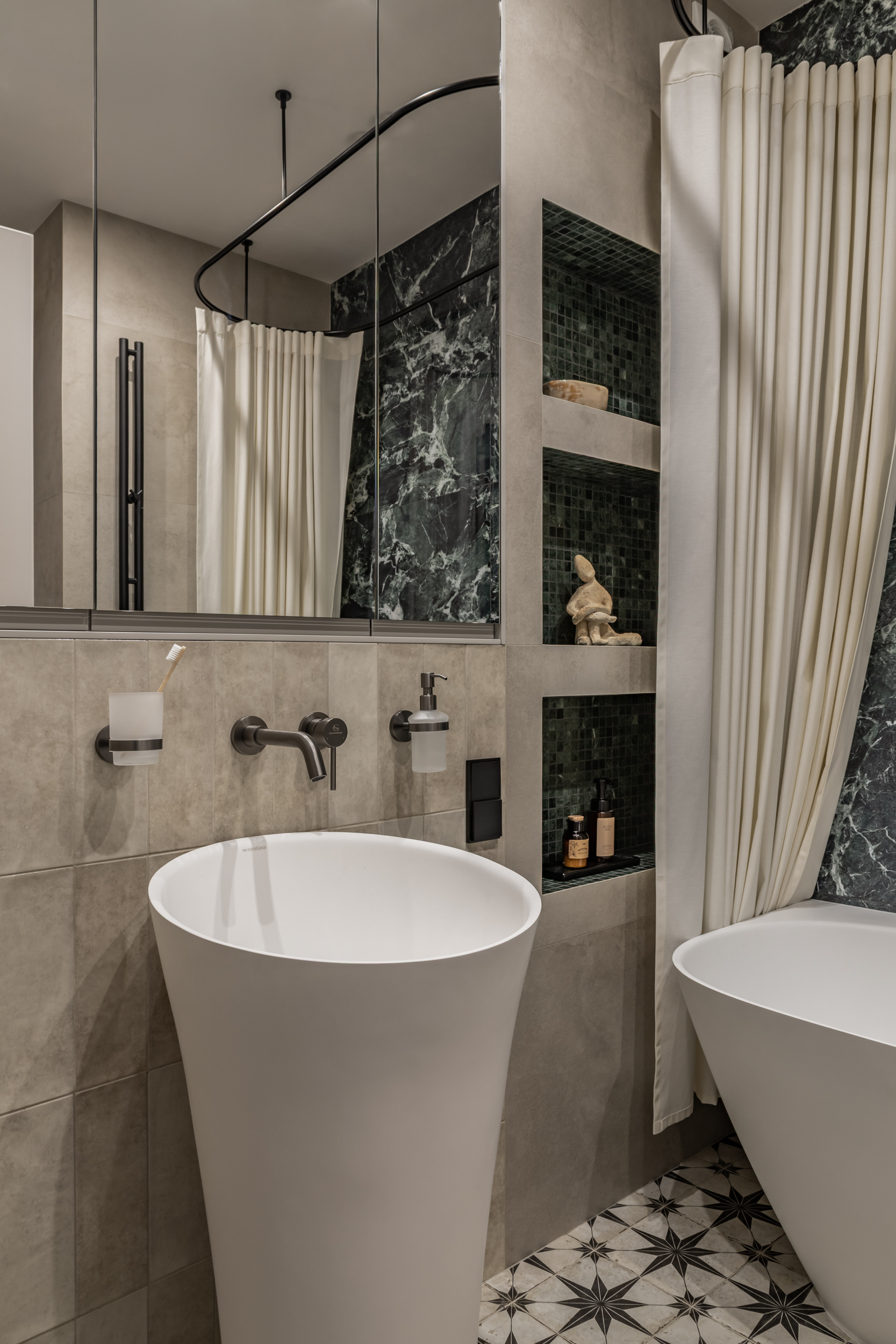 Вдохновленный кинематографом: проект, сотканный из "Цвета граната"