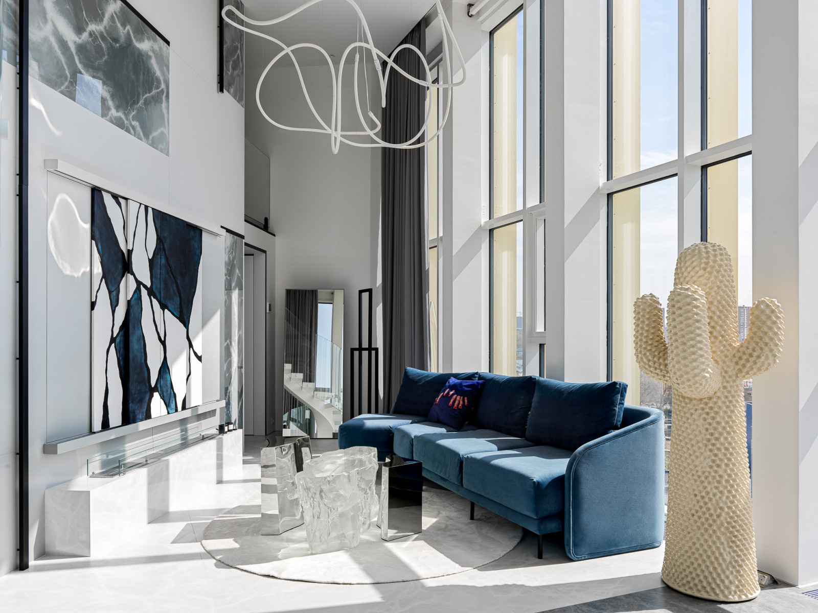 Барометр: гостиные — 16 ярких летних проектов 2022