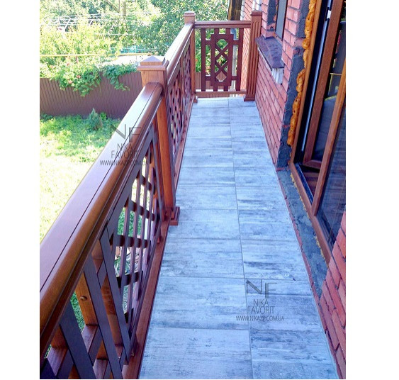 HOUSE WOOD TRIM EXTERIOR