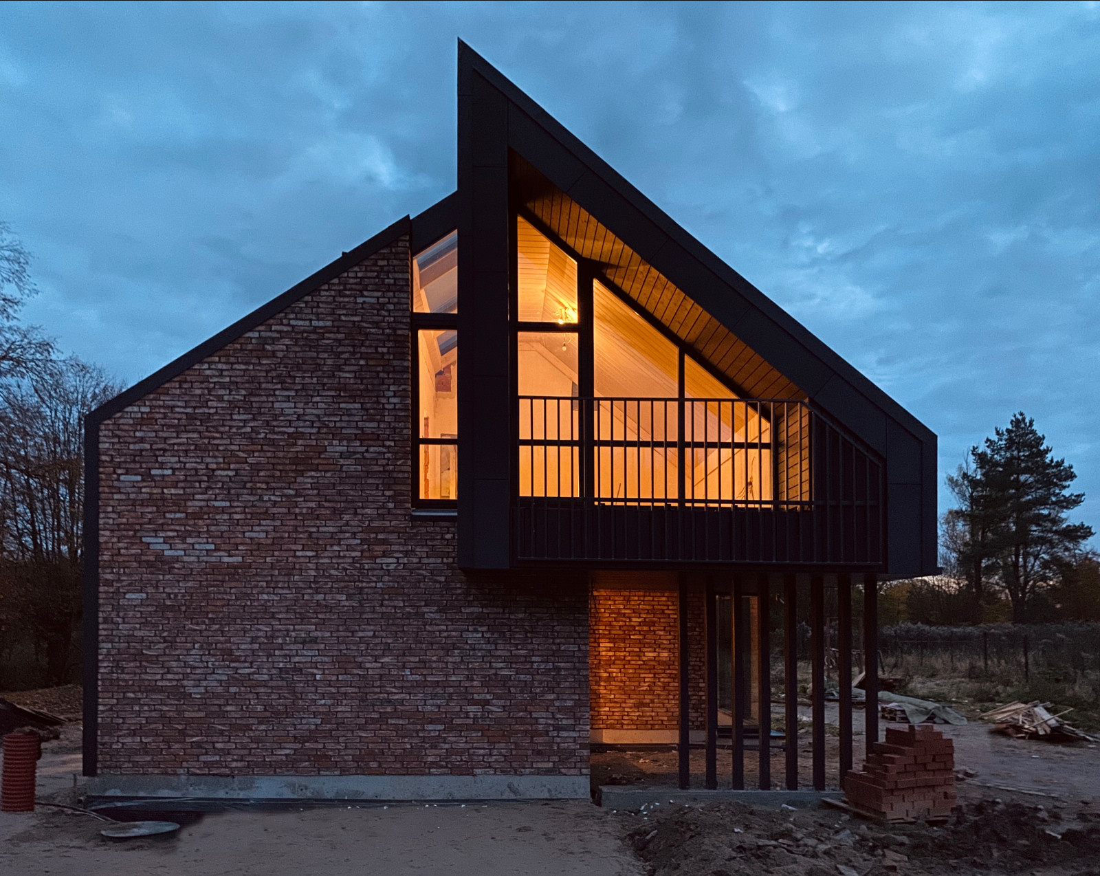 032 — LUISENHOUSE