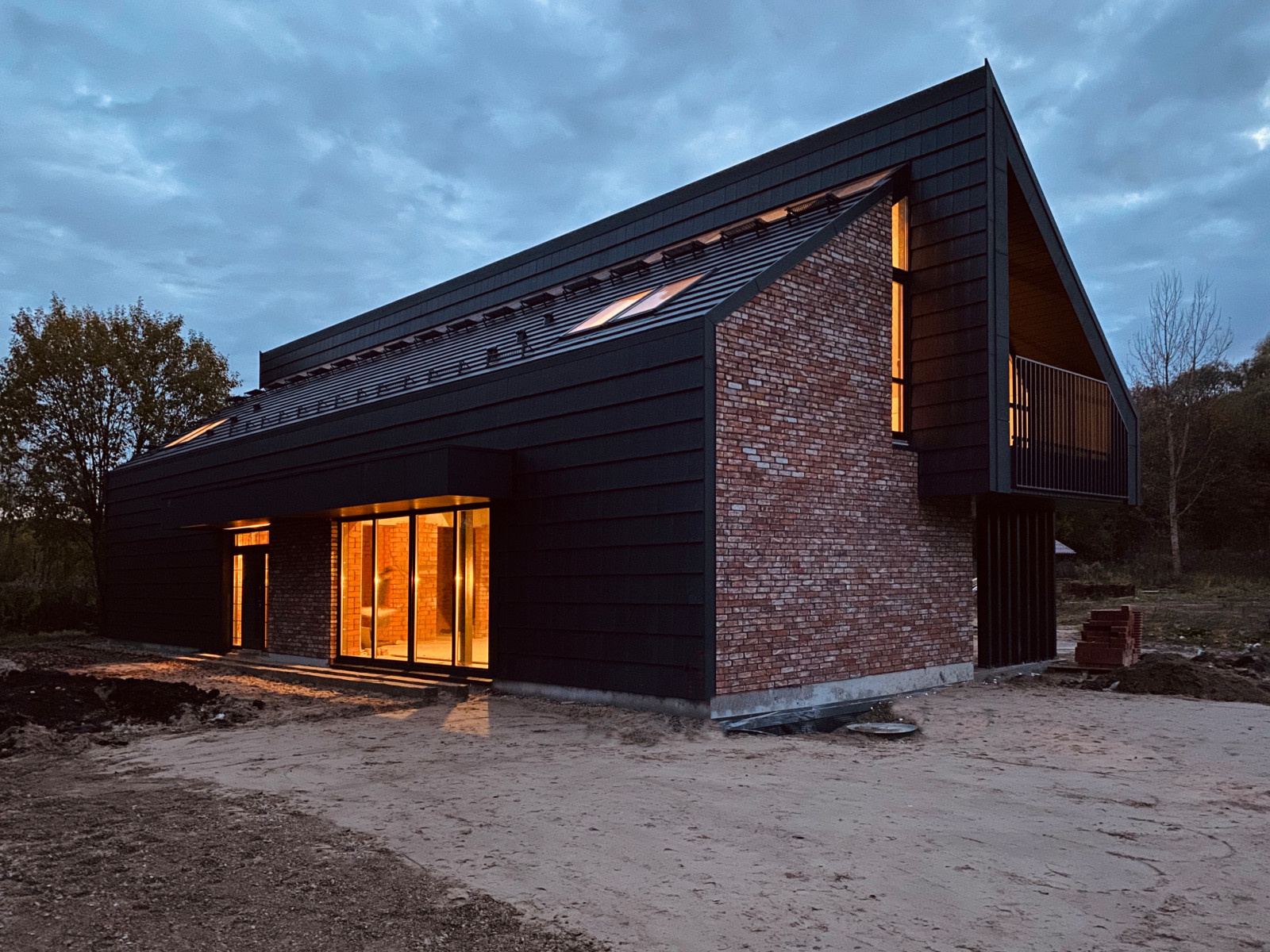 032 — LUISENHOUSE