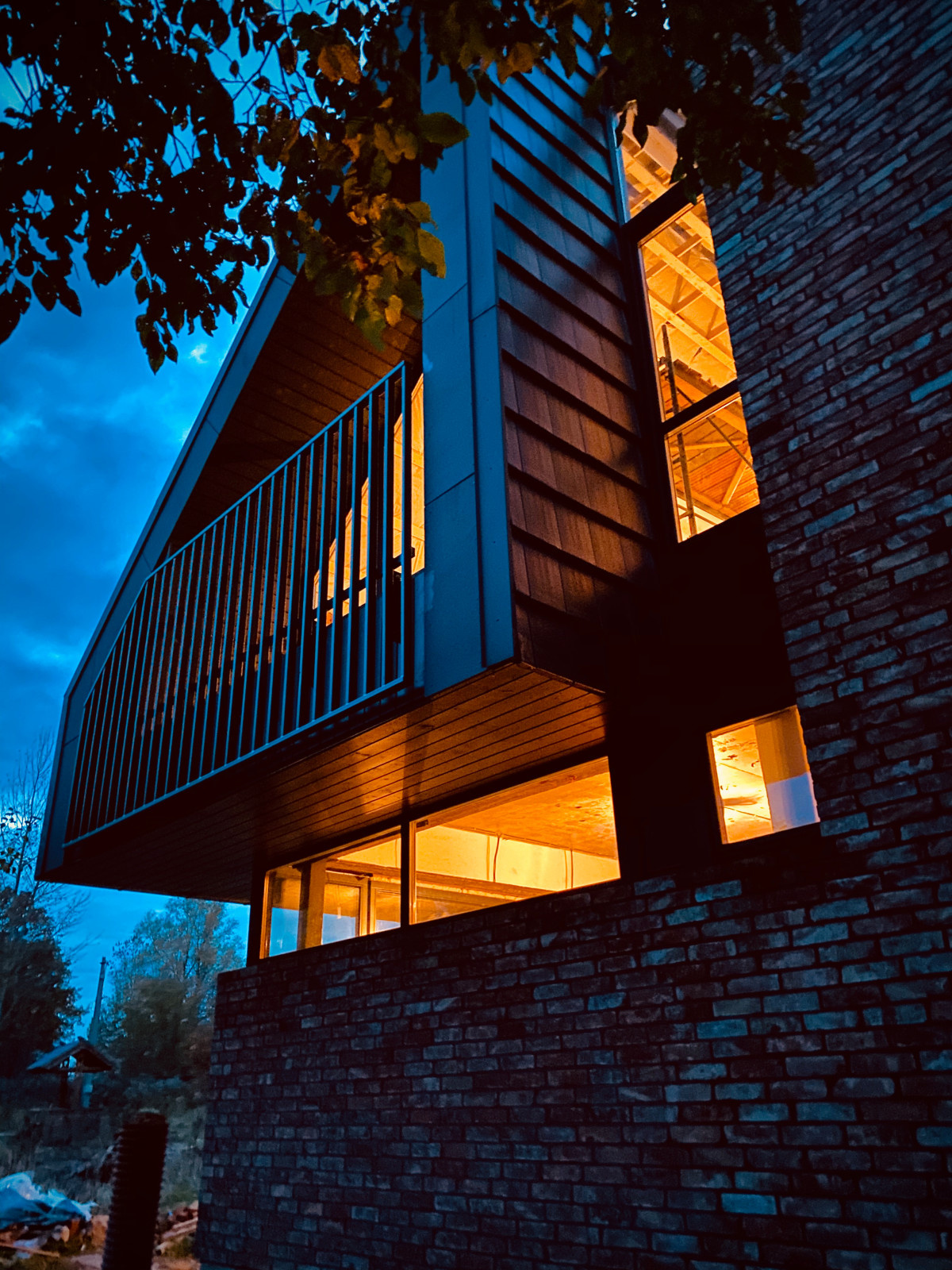 032 — LUISENHOUSE
