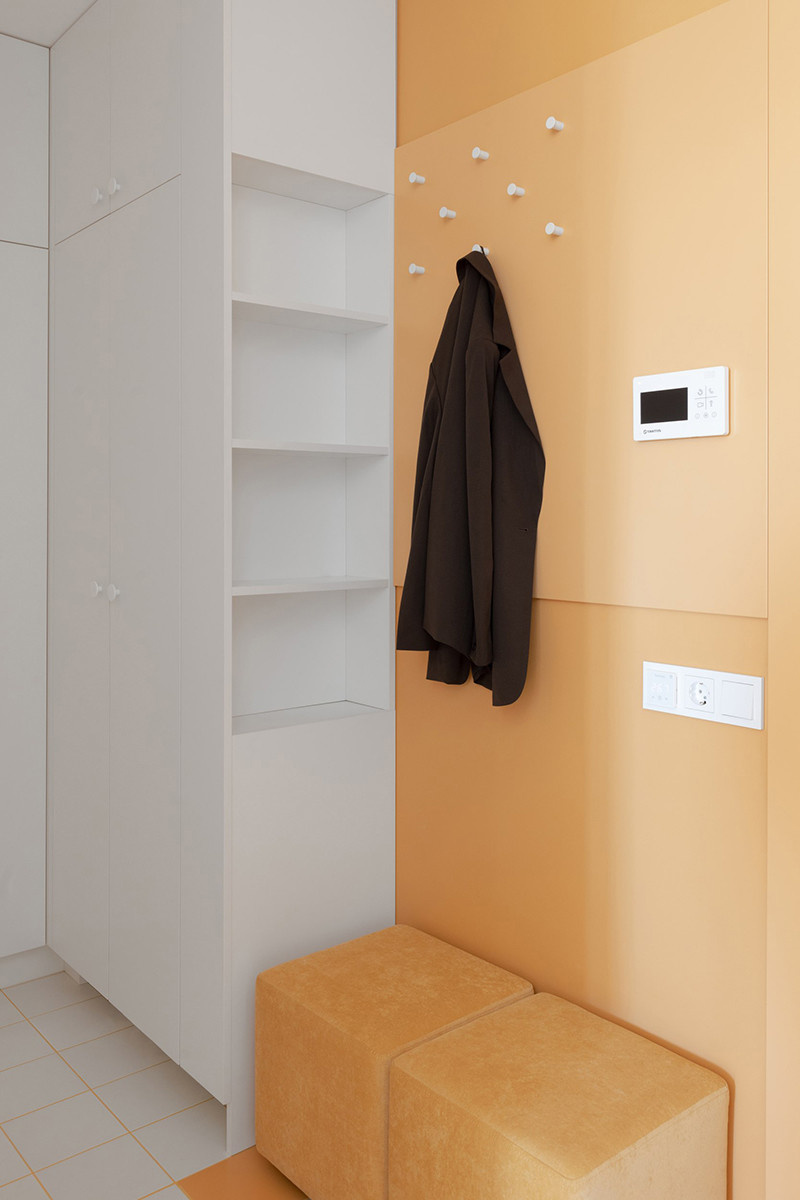 Diagonal apartment