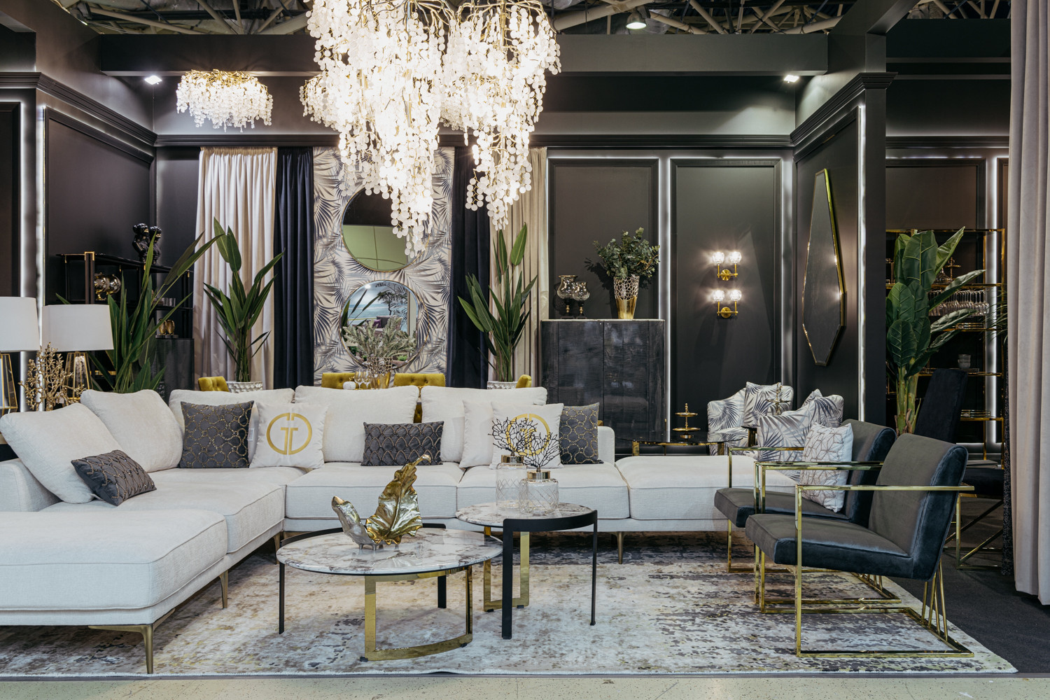 Столы (журнальные и обеденные)
