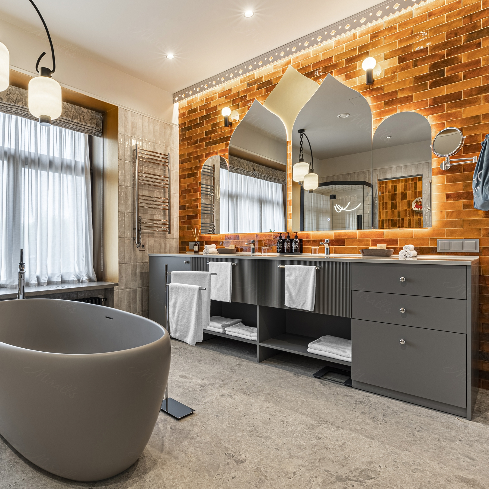 Зеркала Miralls в бутик-апарт-отеле OKNO. Дизайнер проекта: Юлия Гамидова