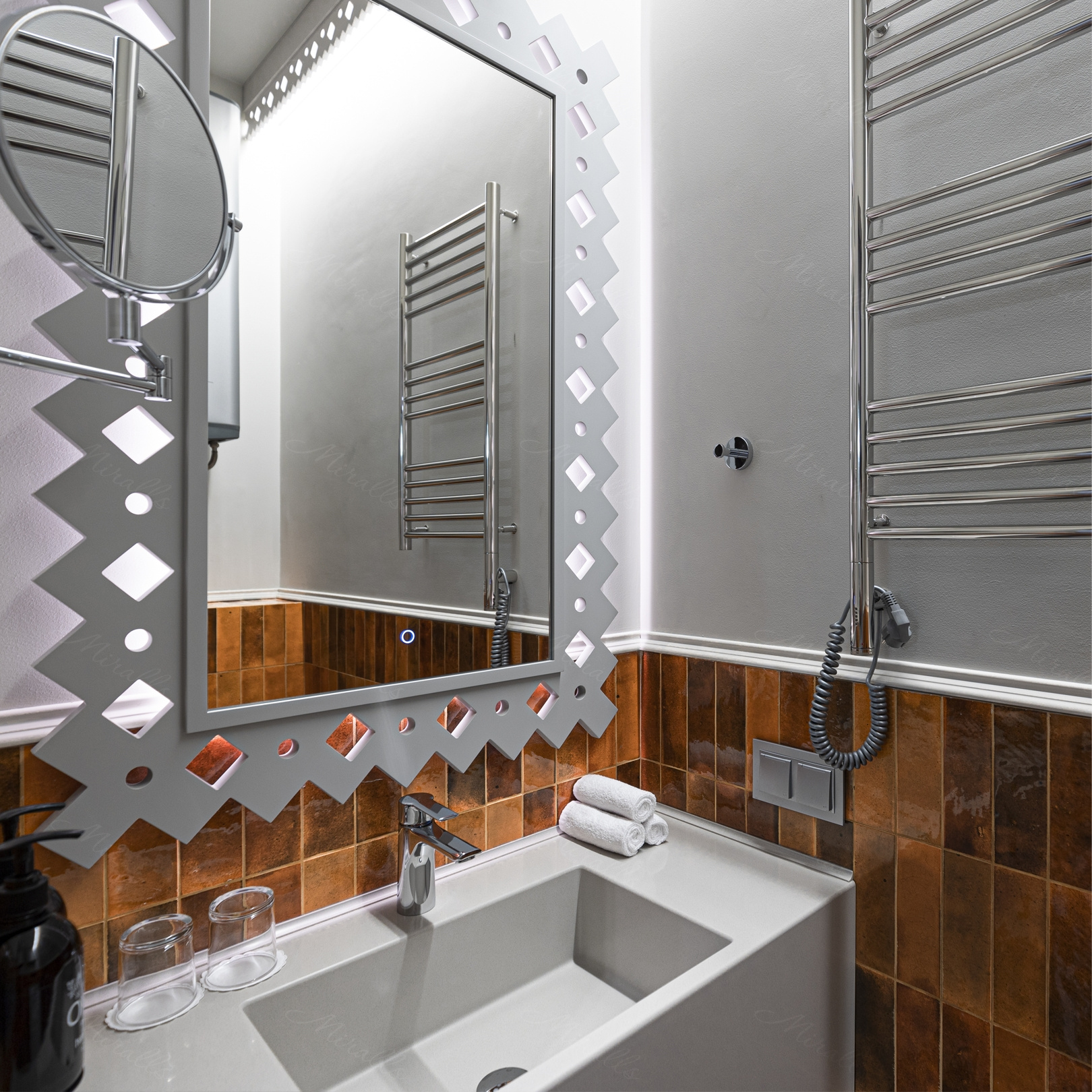 Зеркала Miralls в бутик-апарт-отеле OKNO. Дизайнер проекта: Юлия Гамидова