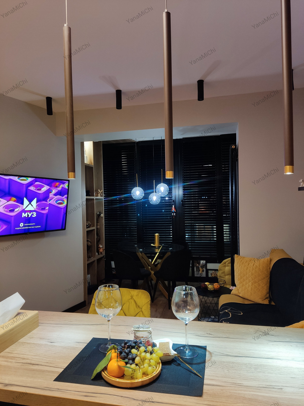 Фоновое изображение профиля Яна Томич