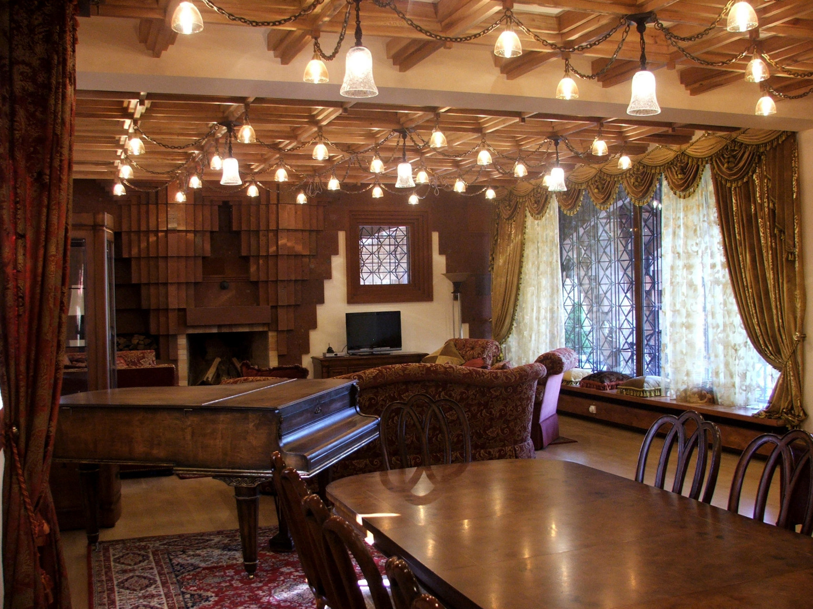 SINGL FAMILY HOUSE