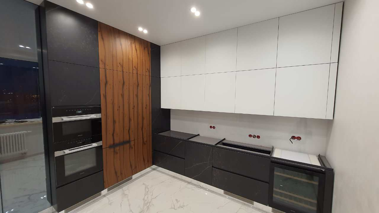 Кухня с фасадами Dekton