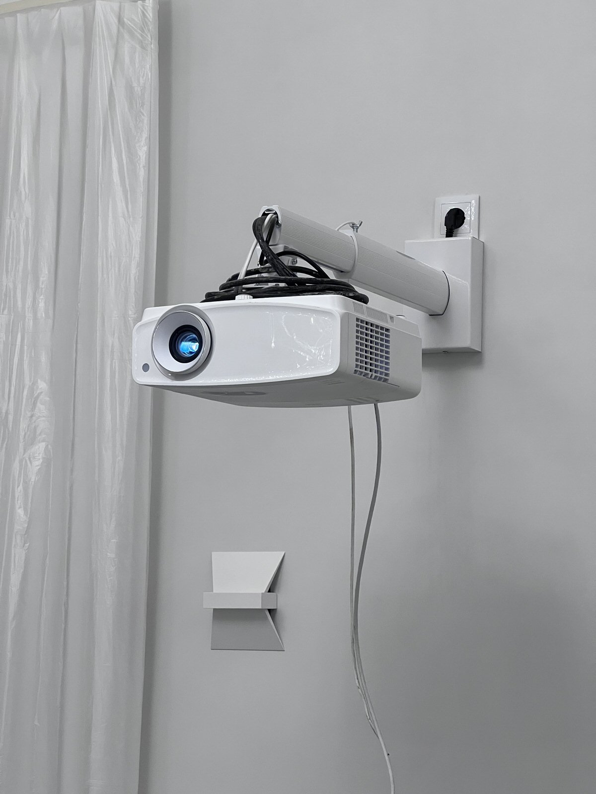 Hybrid home cinema