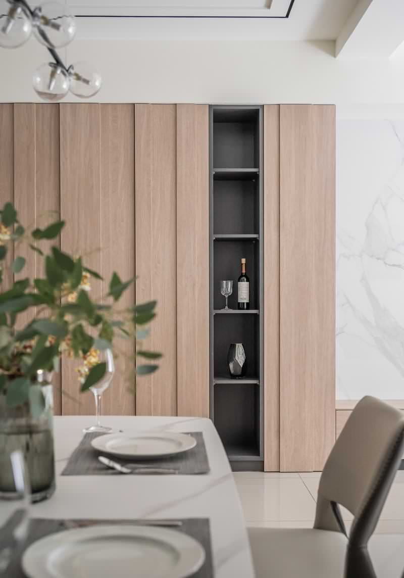 Благородные кремовые тона в современной квартире для большой семьи от L DESIGN