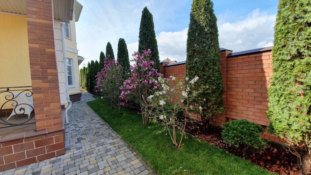 Фоновое изображение профиля LIVING GARDEN