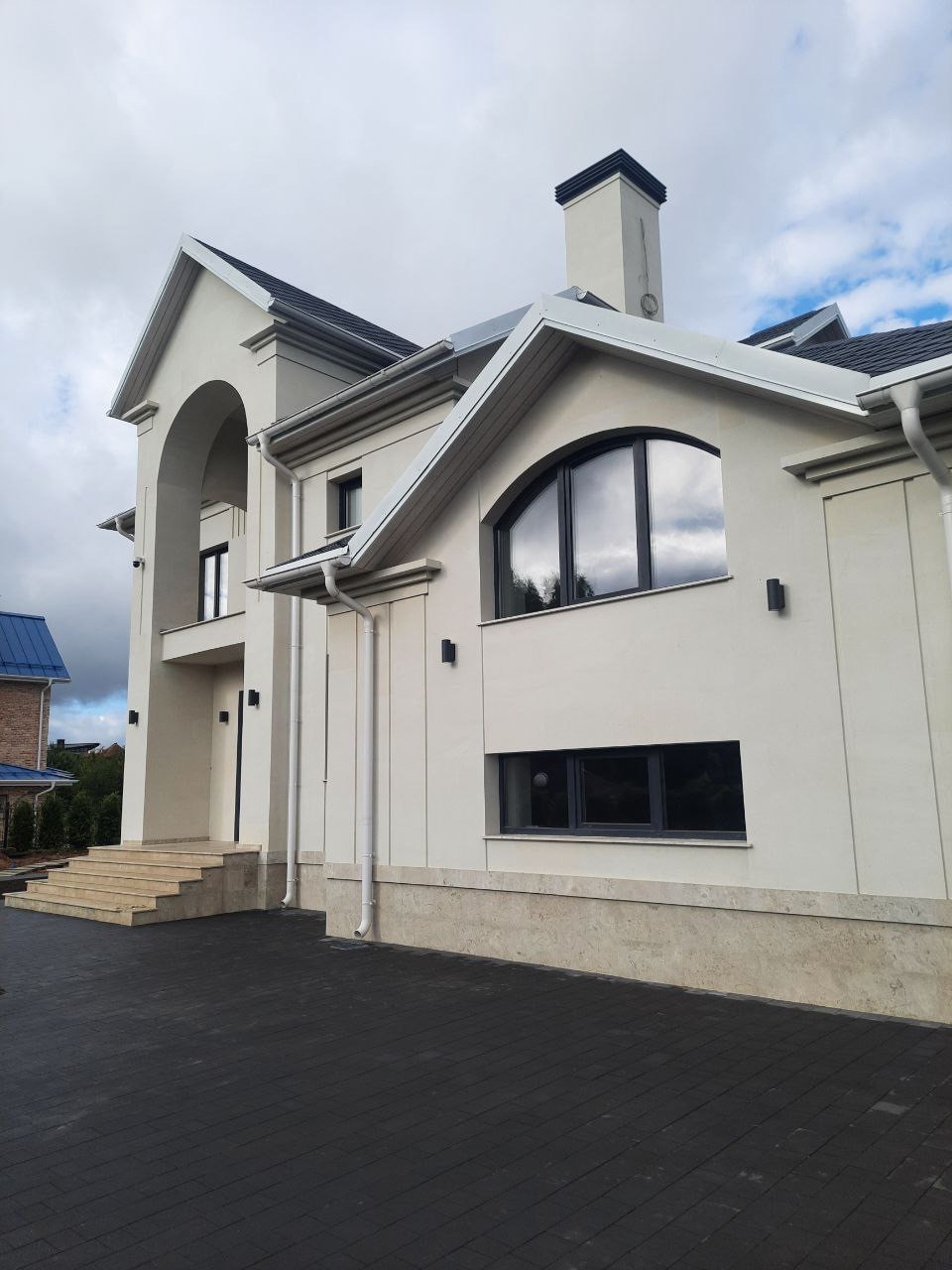 Фоновое изображение профиля APOLLO