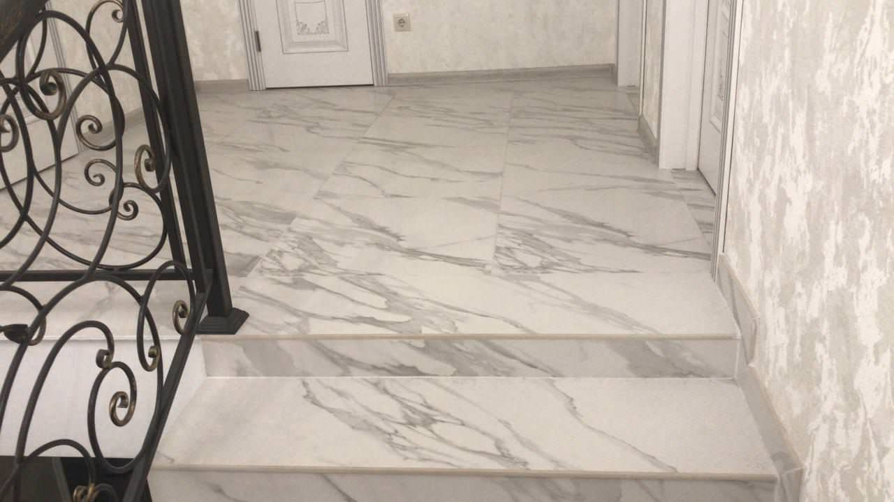 Лестница и пол из керамогранита